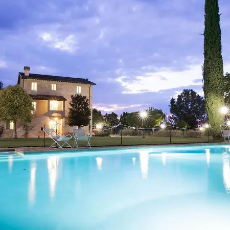 Attractive In Papiano With Whirlpool Hébergement de vacances Casalina