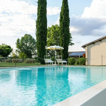 Hébergement de vacances Attractive In Papiano With Whirlpool Casalina