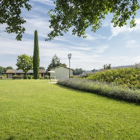 Attractive In Papiano With Whirlpool Hébergement de vacances