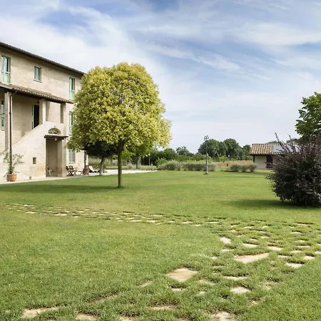 Hébergement de vacances Attractive In Papiano With Whirlpool *