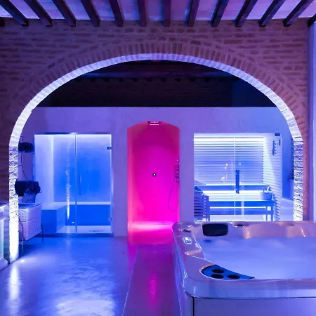 Hébergement de vacances Attractive In Papiano With Whirlpool